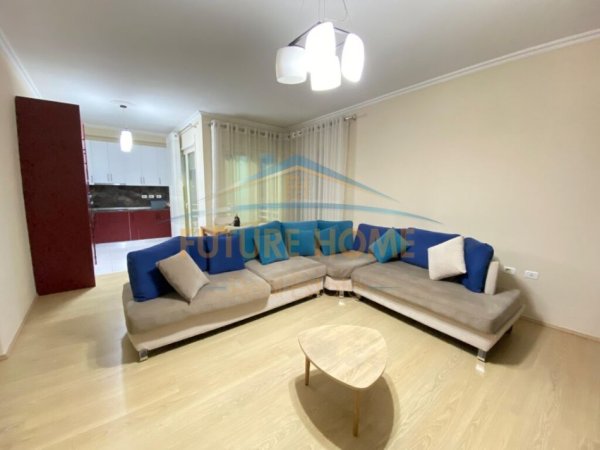 Tirane, jepet me qera apartament 2+1+Ballkon Kati 3, 117 m² 700 € (Rruga Hamdi Sina)