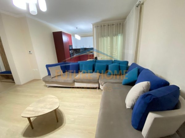 Tirane, jepet me qera apartament 2+1+Ballkon Kati 3, 117 m² 700 € (Rruga Hamdi Sina)