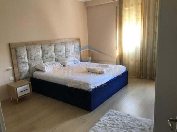 Tirane, jepet me qera apartament 2+1+Ballkon Kati 3, 117 m² 700 € (Rruga Hamdi Sina)