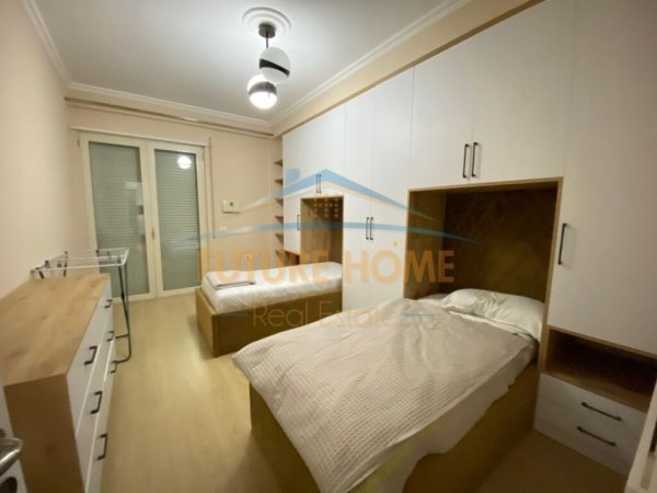 Tirane, jepet me qera apartament 2+1+Ballkon Kati 3, 117 m² 700 € (Rruga Hamdi Sina)