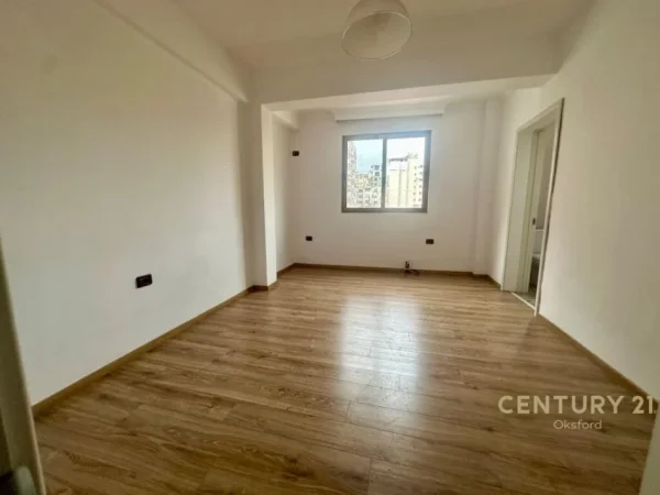 Tirane, shitet apartament 3+1+Aneks+Ballkon , 126 m² 250.000 € (Margarita Tutulani)