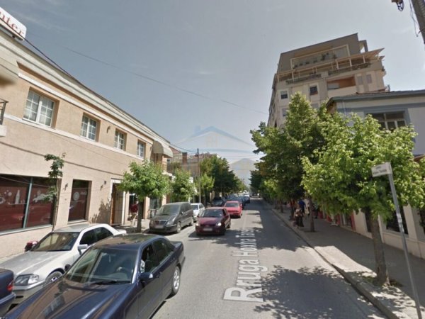 Tirane, shitet Kati -2, 30 m² 50.000 € (Pazari i Ri)