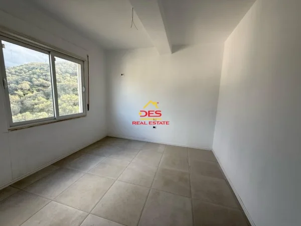 Vlore, shitet apartament 2+1+Ballkon Kati 8, 106 m² 115.000 € (Rruga Unaza)