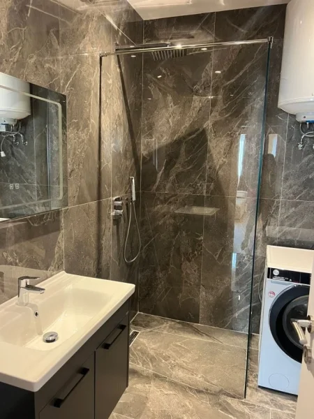 Tirane, jepet me qera apartament 2+1+Ballkon Kati 5, 110 m² 1.300 € (Rruga haxhi kika)