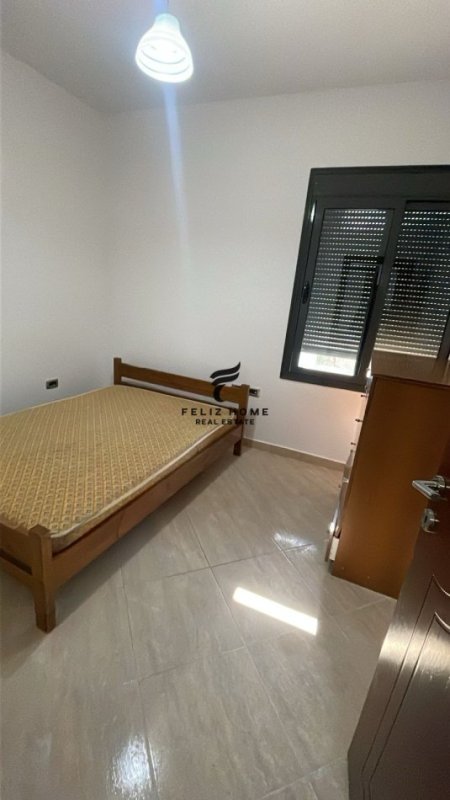 Tirane, jepet me qera apartament 3+1 Kati 3, 140 m² 400 € (SELITE)