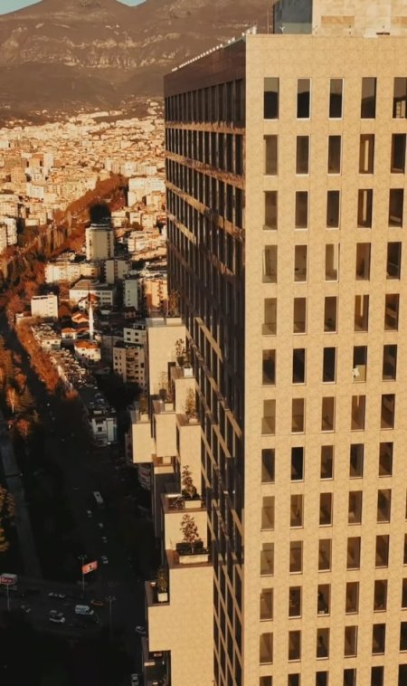 Tirane, jepet me qera zyre Kati 20, 176 m² 3.000 € (Downtown One)
