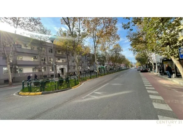 Tirane, shes ambjent biznesi Kati 0, 341 m² 750.000 € (Rruga e Kavajes)
