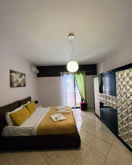 Tirane, jepet me qera apartament 1+1+Ballkon Kati 1, 102 m² 1.200 € (RRUGA E BARRIKADAVE)