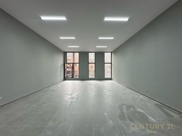 Tirane, jepet me qera ambjent biznesi Kati 1, 113 m² 1.500 € (GARDEN BUILDING)