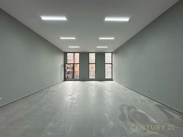 Tirane, jepet me qera ambjent biznesi Kati 1, 113 m² 1.500 € (GARDEN BUILDING)