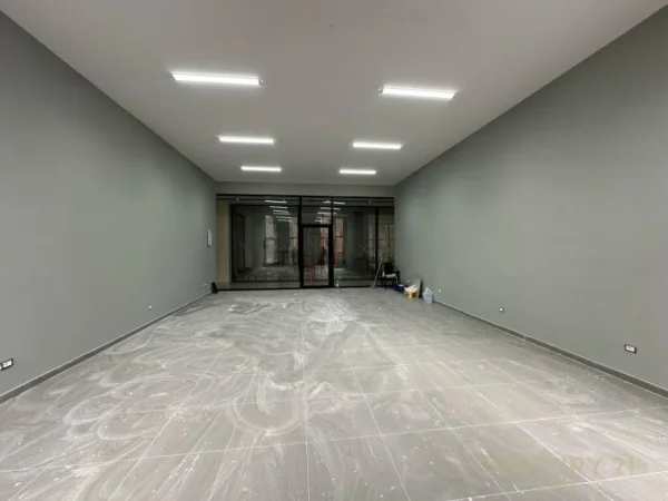 Tirane, jepet me qera ambjent biznesi Kati 1, 113 m² 1.500 € (GARDEN BUILDING)