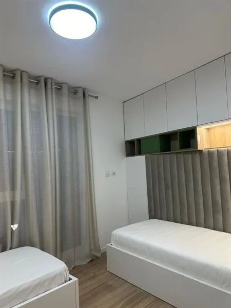 Tirane, jap me qera apartament 2+1 Kati 2, 120 m² 800 € (Jordan misja)