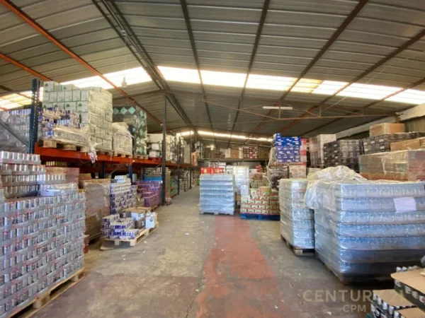 Tirane, jepet me qera magazine Kati 0, 770 m² 4.000 € (Ish qyteti i studenteve)