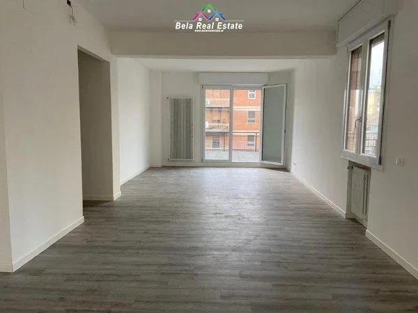 Tirane, jepet me qera zyre Kati 2, 90 m² 510 € (bulevardi i ri)