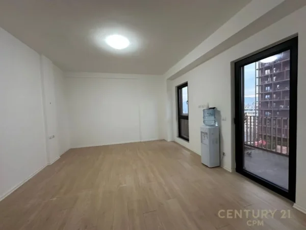 Tirane, jepet me qera zyre Kati 8, 114 m² 900 € (Garden Building)