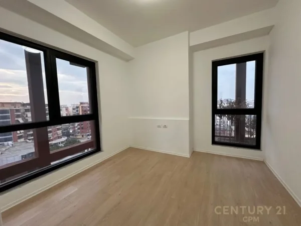 Tirane, jepet me qera zyre Kati 8, 114 m² 900 € (Garden Building)