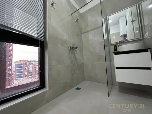 Tirane, jepet me qera zyre Kati 8, 114 m² 900 € (Garden Building)