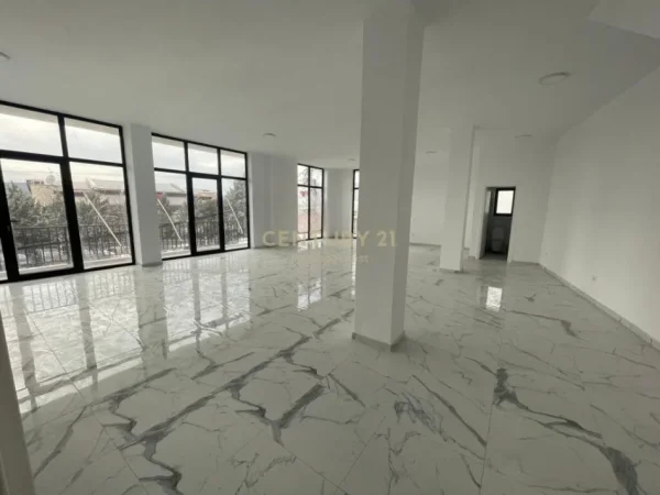 Tirane, jepet me qera ambjent biznesi Kati 1, 140 m² 1.000 € (Sauk)