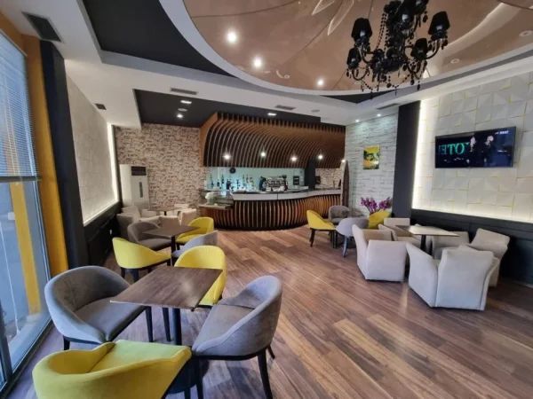 Elbasan, shitet lokal Kati 0, 120 m² 132.000 € (Elbasan)