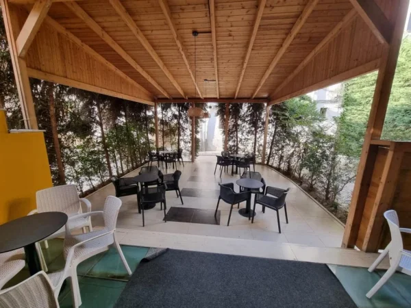 Elbasan, shitet lokal Kati 0, 120 m² 132.000 € (Elbasan)