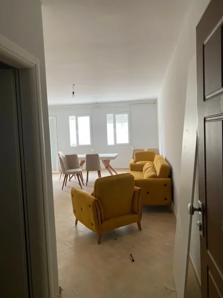 Vlore, shitet apartament 2+1+Ballkon Kati 1, 94 m² 155.000 € (Rruga : "Sazani")