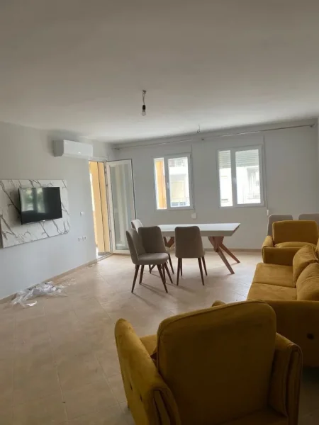 Vlore, shitet apartament 2+1+Ballkon Kati 1, 94 m² 155.000 € (Rruga : "Sazani")