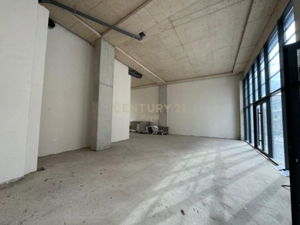 Tirane, jepet me qera ambjent biznesi Kati 0, 238 m² 1.500 € (Porcelan)