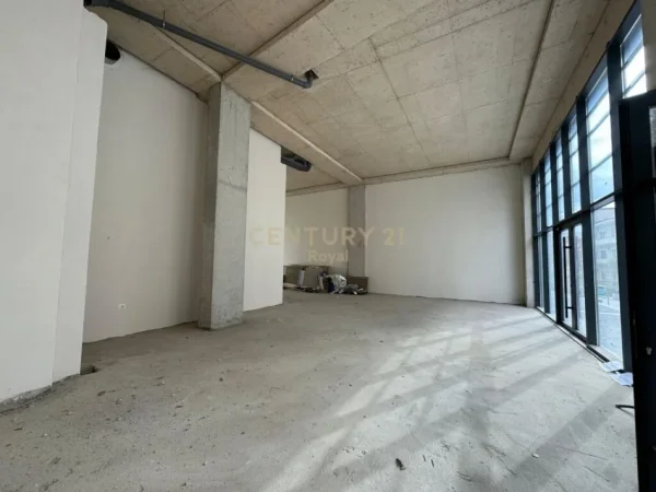 Tirane, jepet me qera ambjent biznesi Kati 0, 238 m² 1.500 € (Porcelan)