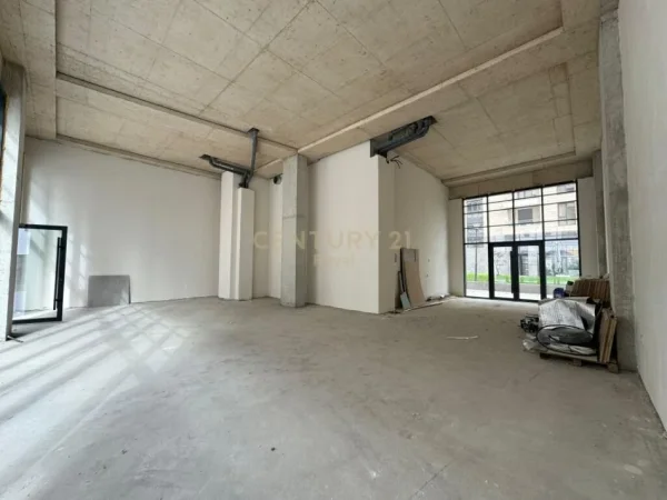 Tirane, jepet me qera ambjent biznesi Kati 0, 238 m² 1.500 € (Porcelan)