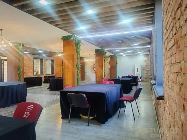 Tirane, jepet me qera ambjent biznesi Kati 0, 600 m² 2.000 € (Kombinat)