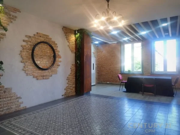 Tirane, jepet me qera ambjent biznesi Kati 0, 600 m² 2.000 € (Kombinat)