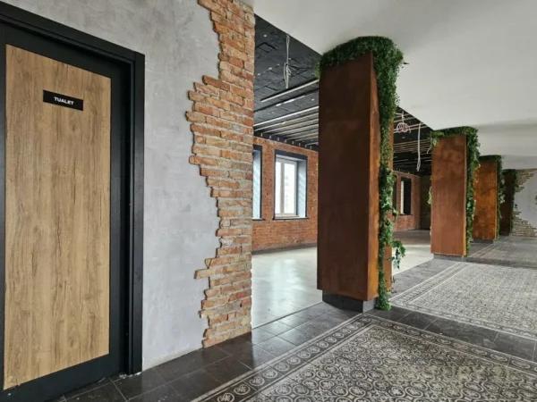 Tirane, jepet me qera ambjent biznesi Kati 0, 600 m² 2.000 € (Kombinat)