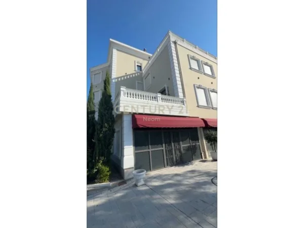 Tirane, jepet me qera ambjent biznesi Kati 3, 3.000 m² 10.000 € (Kopshti Botanik)