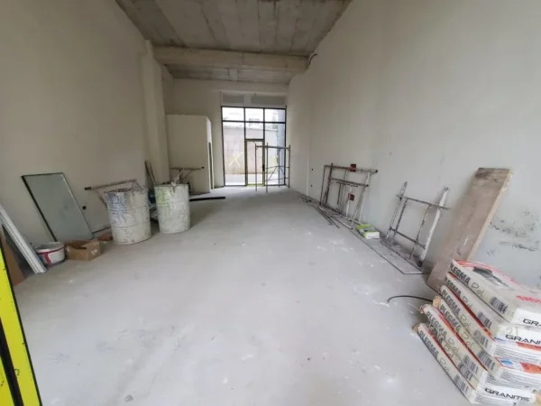 Tirane, jepet me qera ambjent biznesi Kati 0, 309 m² 4.000 € (Pazari i Ro)