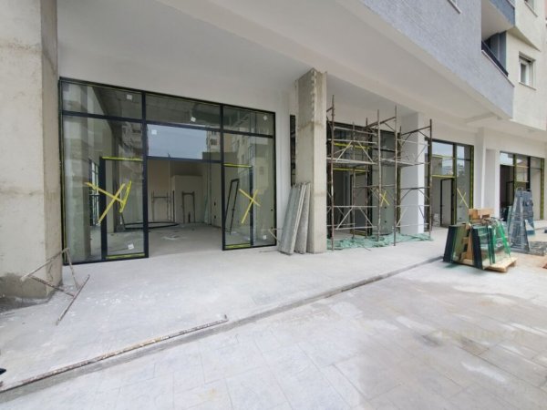 Tirane, jepet me qera ambjent biznesi Kati 0, 309 m² 4.000 € (Pazari i Ro)