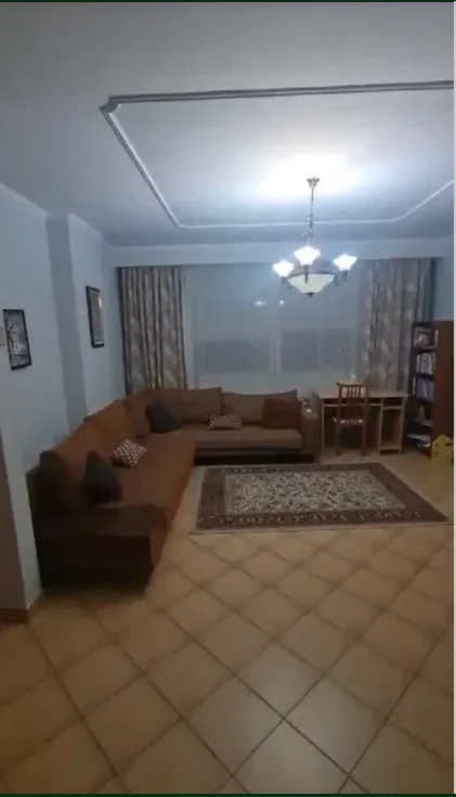 Tirane, jepet me qera apartament 1+1 Kati 4, 70 m² 580 € (Rruga e Elbasanit)