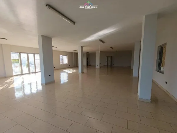 Tirane, jepet me qera zyre Kati 2, 220 m² 500 € (mezez)