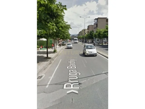 Tirane, jepet me qera ambjent biznesi , 97 m² 1.200 € (Rruga bardhyl)