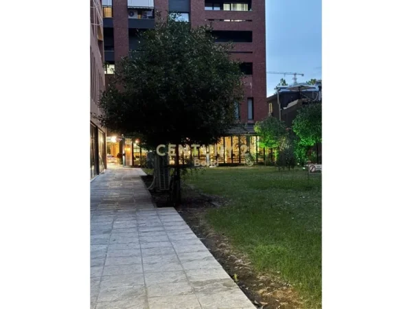 Tirane, jepet me qera bar-kafe Kati 0, 184 m² 2.000 € (Hipoteka)