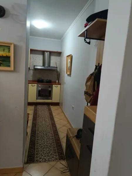 Tirane, jap me qera apartament 1+1 Kati 5, 70 m² 580 € (Rr Elbasanit)