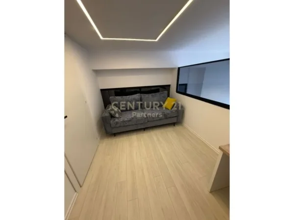 Tirane, jepet me qera zyre Kati 1, 69 m² 1.200 € (Amerikan 3)