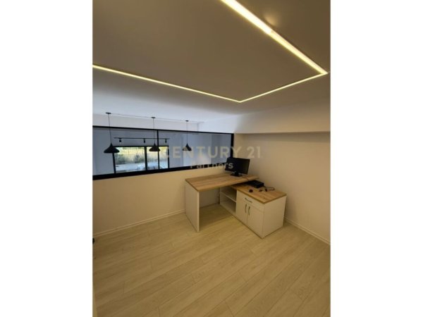 Tirane, jepet me qera zyre Kati 1, 69 m² 1.200 € (Amerikan 3)