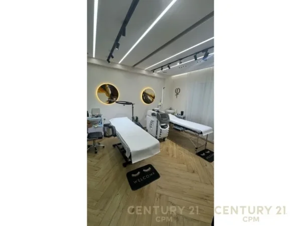 Tirane, jepet me qera ambjent biznesi Kati 1, 77 m² 1.000 € (Komuna e Parisit)