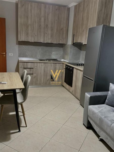 Tirane, jepet me qera apartament 2+1+Aneks+Ballkon Kati 5, 85 m² 700 € (MYSLYM SHYRI)