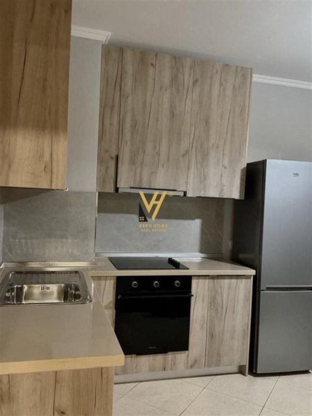 Tirane, jepet me qera apartament 2+1+Aneks+Ballkon Kati 5, 85 m² 700 € (MYSLYM SHYRI)