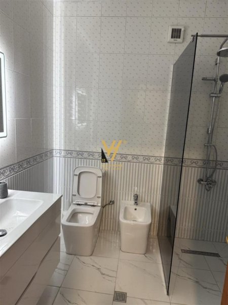 Tirane, jepet me qera apartament 2+1+Aneks+Ballkon Kati 5, 85 m² 700 € (MYSLYM SHYRI)