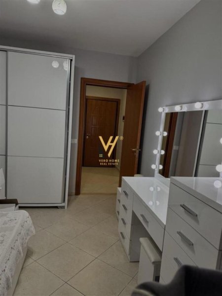 Tirane, jepet me qera apartament 2+1+Aneks+Ballkon Kati 5, 85 m² 700 € (MYSLYM SHYRI)