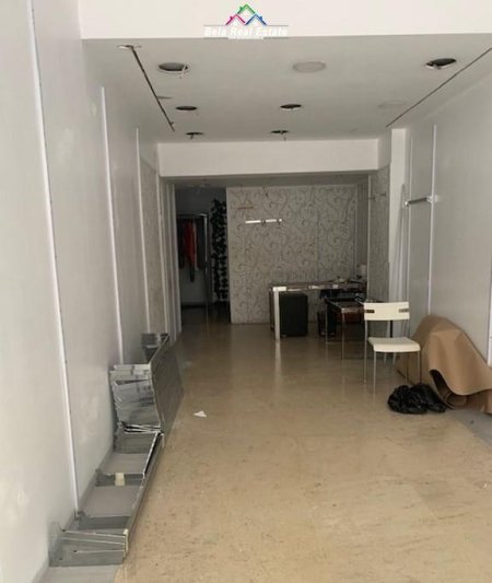 Tirane, shes dyqan Kati 0, 32 m² 80.000 € (komuna e parisit)