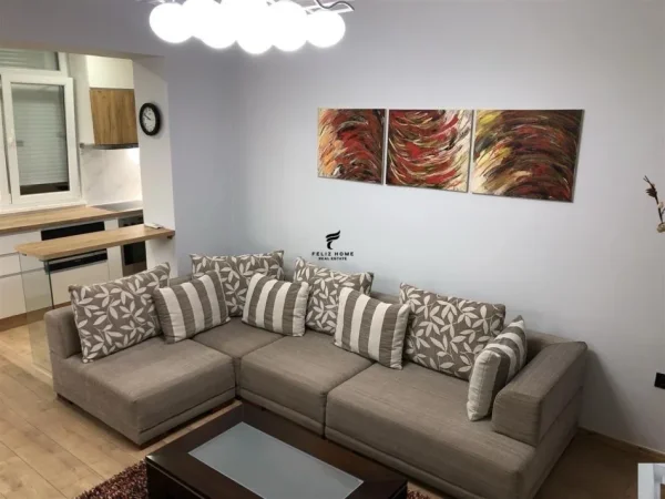 Tirane, jepet me qera apartament 1+1+Ballkon Kati 2, 65 m² 650 € (MYSKYM SHYRI)