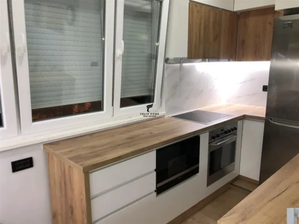 Tirane, jepet me qera apartament 1+1+Ballkon Kati 2, 65 m² 650 € (MYSKYM SHYRI)